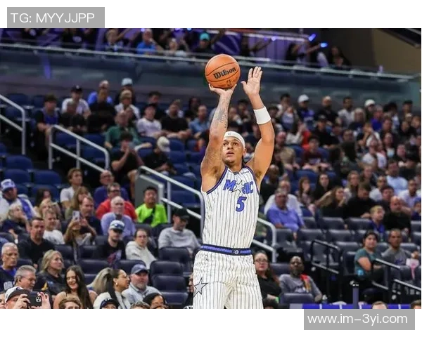 班凯罗外线状态低迷22投10中仅得25分8篮板并送出5次失误